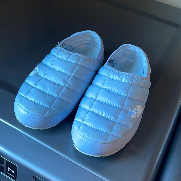 The North Face Shoes - Women’s North Face Thermoball Traction Mules Sz 9